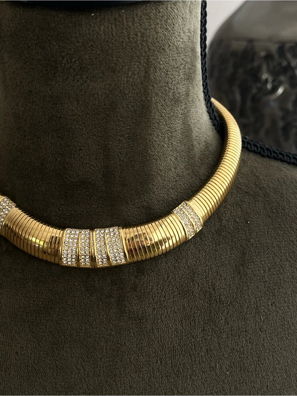 Authentic Vintage Dior Rhinestone Pavé Gold Thick Ribbed Chain Choker Necklace